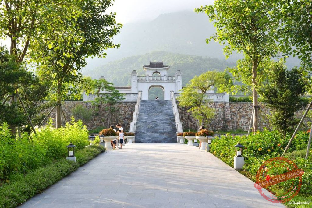 Yên Tử chốn thiêng liêng